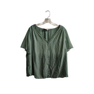 EVRI 0X Women's Sage Green Short Sleeve V-Neck Button Up Top